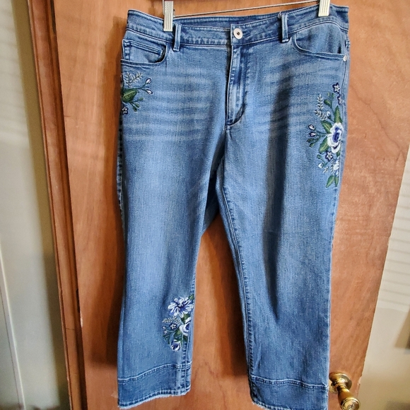 J.Jill Denim Authentic Fit Cropped Sz 12. Floral.
